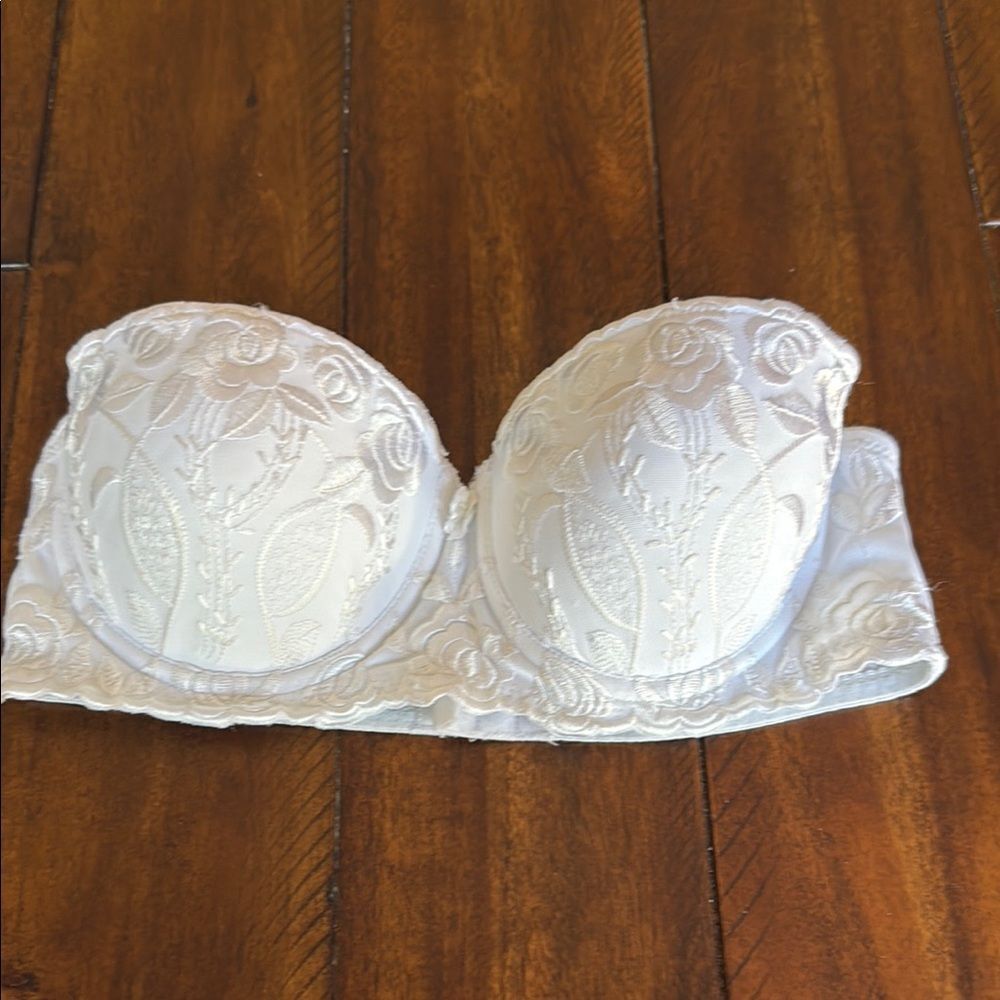 Victoria Secret Vintage Elegant White Lace Strapless Bra